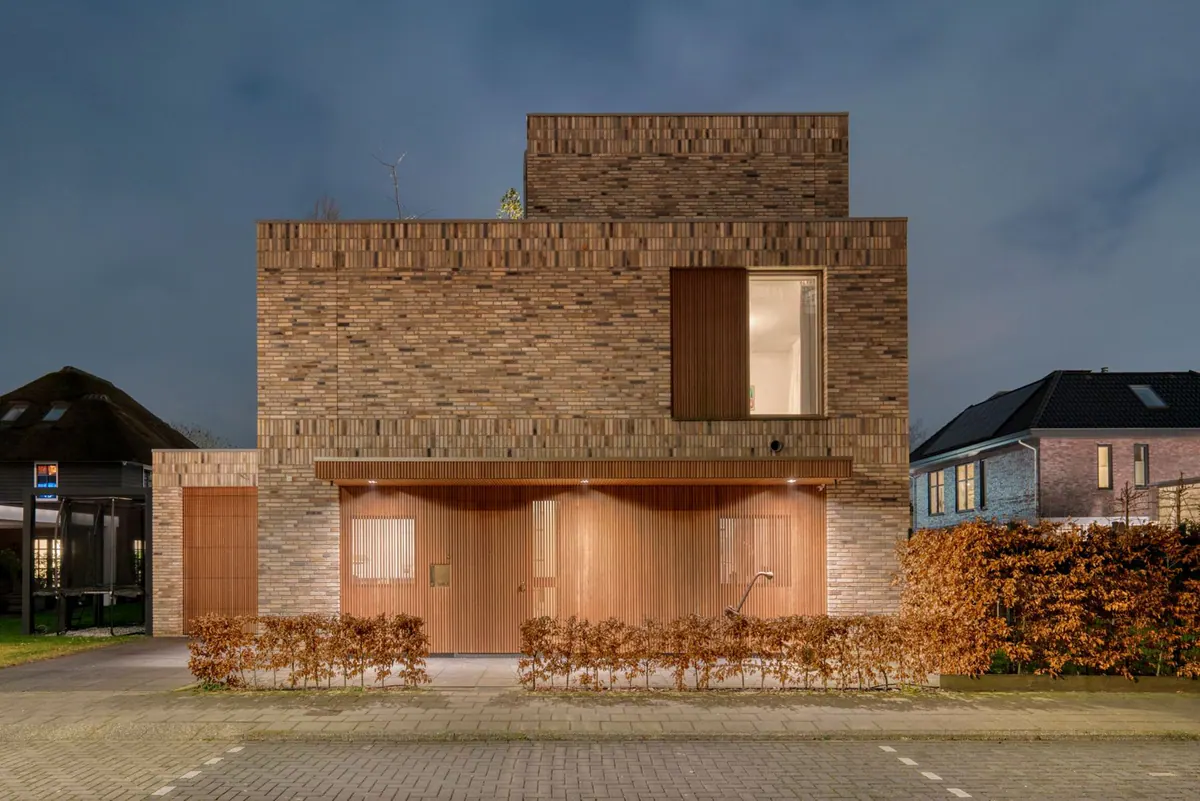 Vastgoedfoto Tjalk, Amstelveen: vrijstaande villa bij schemering